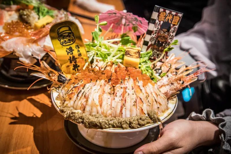 台中市南區信兵衛南門町目三代店｜破萬評價！浮誇生魚片丼天花板，滿到不知道從何吃起的生魚片海鮮丼飯