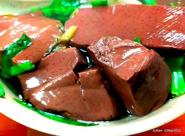 (北捷市政府站附近美食)「大鼎昌吉街豬血湯」忠孝永吉店 --- 招牌養生豬血湯，入口軟嫩好滑溜!