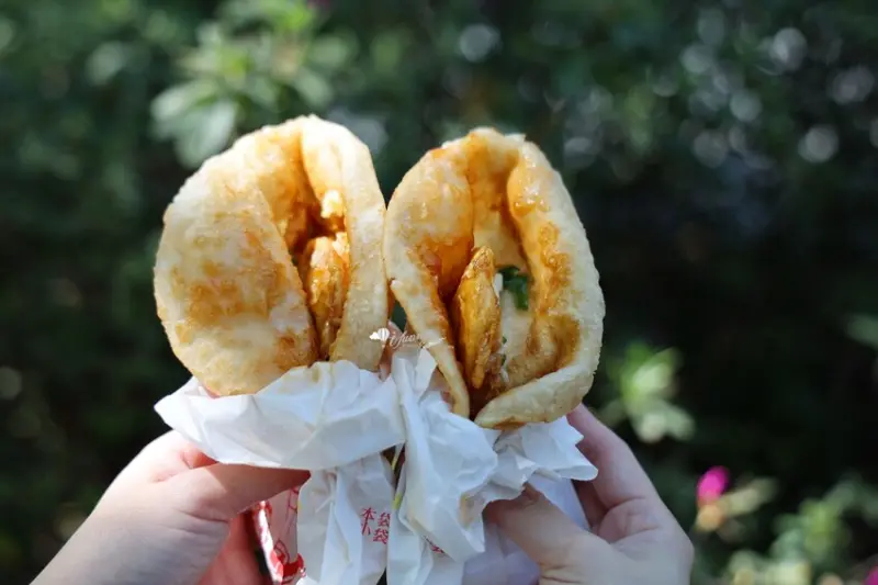 北投銅板小吃推薦：北投炸彈蔥油餅 / WalkerLand窩客島整理提供 未經許可不可轉載