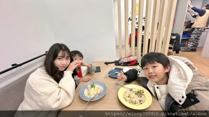 台北市內湖區台北/內湖 【Moonday沐對義式小廚房】免低消只為了讓顧客能舒適度過每個時光~特製白醬燉飯散發濃郁奶香，讓