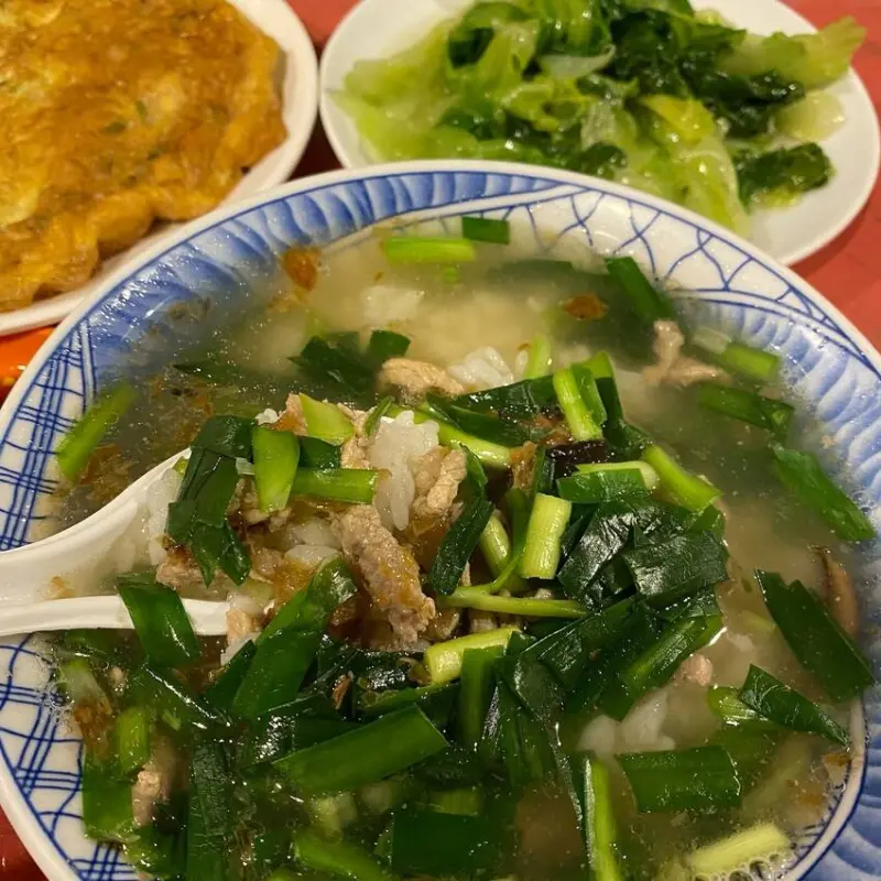 中壢客家美食在地老店【新街龍古早味大湯圓】濃郁湯頭超好喝!中壢人必吃傳統老味道 新街廟口前四十年純米手工製作