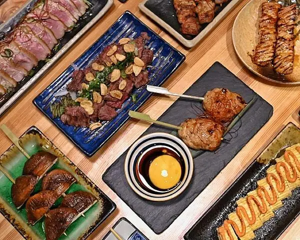 大入串燒∥新興區美食∥十八番串燒貳代店∥道地感日本居酒屋∥價格平實適合上班族小酌小聚∥雞肉餅、櫻桃鴨沙拉必點