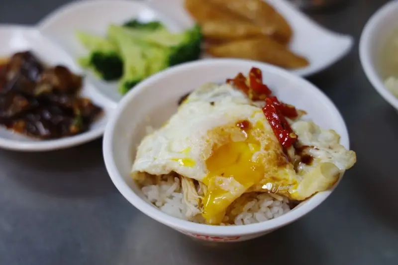 松江南京站 | 梁記嘉義雞肉飯 不同於嘉義的好吃雞肉飯