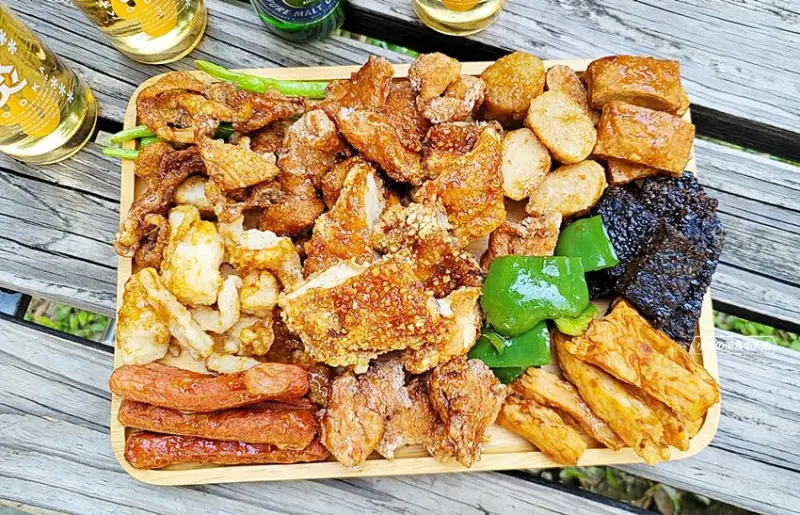 風靡在地人氣沾醬炸物美食！獨門秘製醬汁+30種炸物任你挑，吃貨不能不知的午茶、宵夜首選就在這！！