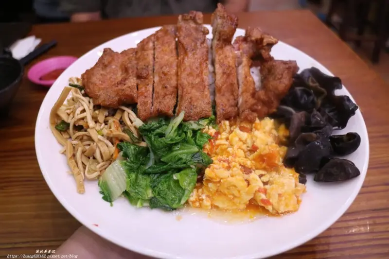 【台北萬華區】萬華美食60年老店『麗珠什錦麵』到底是麗珠什錦麵好吃,還是名廚什錦麵好吃?