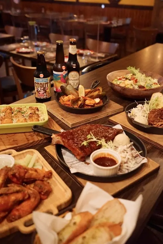ABV Bar & Kitchen 美式餐酒館 - 道地美式鄉村料理，必吃煙燻豬肋排、慢烤手撕豬，三百種以上精釀啤酒任你選，台北東區美食推薦