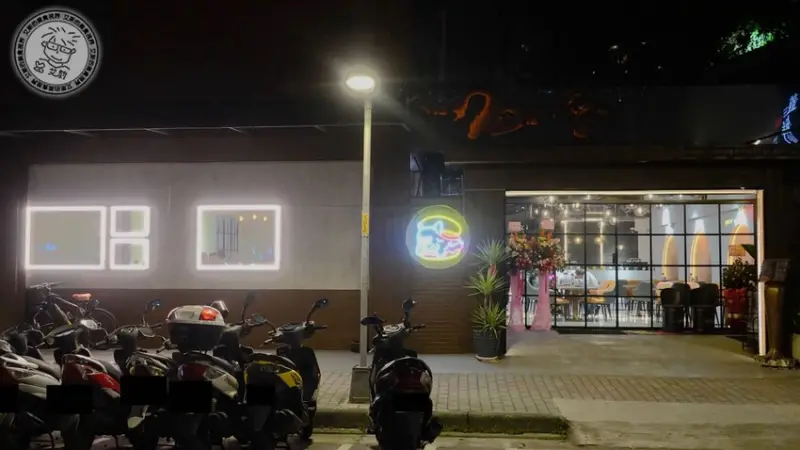 新北市新店區【 新店美式餐廳 】母親節來試試重新開幕的超人氣寵物友善餐廳，不管是牛排、義大利麵、燉飯、披薩、甚至甜