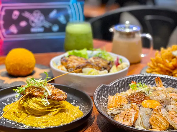 【新北新店美食】Eat Enjoy意享美式廚房 新店店 x 超高人氣海鮮燉飯，每桌必點人人說讚！新品炸蛋、炸洋蔥，絕對好吃不囉嗦║新店餐廳、新北餐廳、寵物友善餐廳