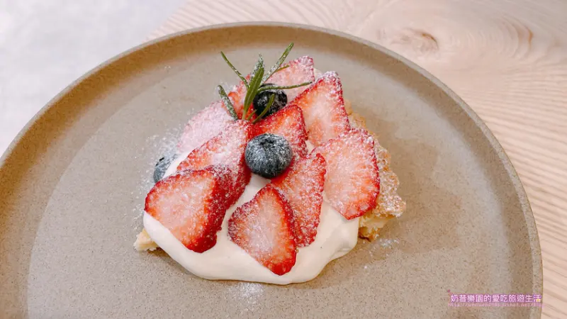 [台北內湖區]網美店無誤！隱身在巷弄中的韓系咖啡廳-AROS COFFEE一縷光～捷運港墘站美食