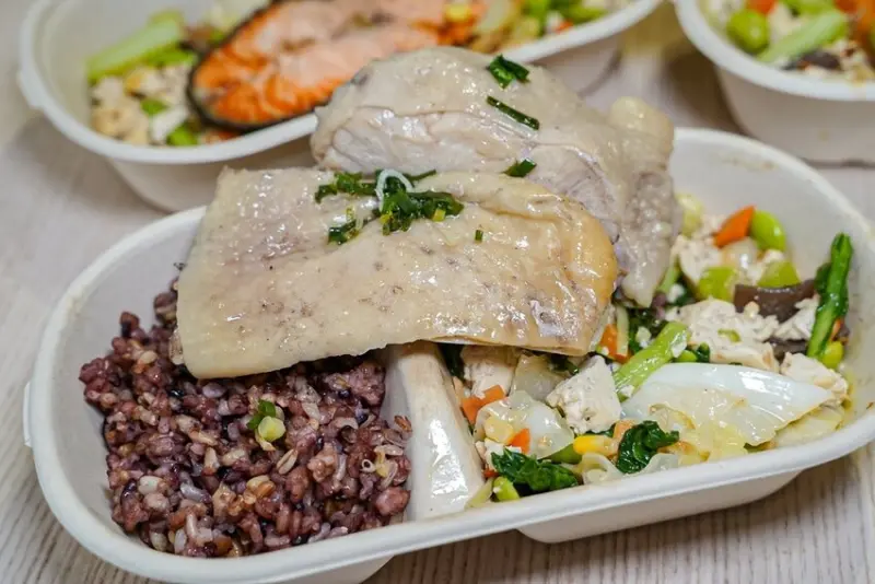 | 高雄美食 |質感低GI餐盒/獨特蔬菜豆腐飯/艾波廚房健身餐盒 光華店