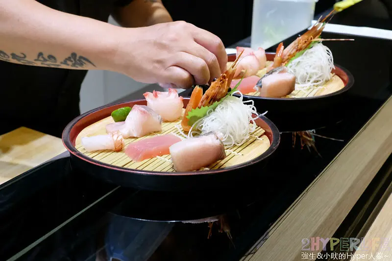 純套餐制無菜單日本料理，12月底前點鰆沐1280套餐直接升級成1680套餐內容很划算！壽星還有特製鮭魚蛋糕好適合慶生呀～