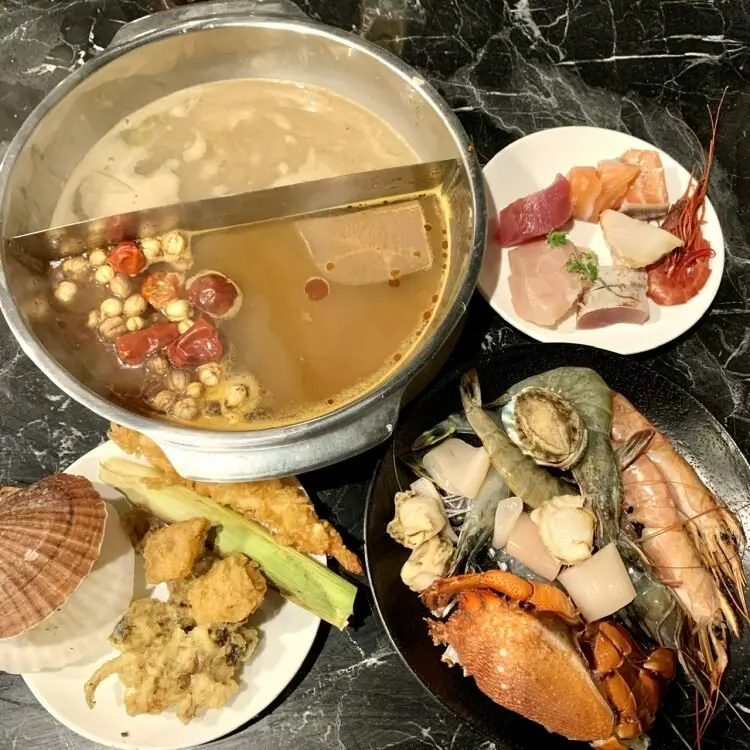 【嗨蝦蝦光復店】台北公司聚餐吃到飽｜螃蟹、蝦子、生蠔、肉片通通無上限吃到飽｜民生社區餐廳推薦 - 邦妮2兔
