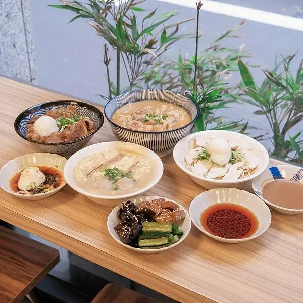 【台北涼麵】蘭花亭涼麵～古亭平價美食推薦～台北銅板美食麵食料理～低溫水浴雞涼麵超開胃、冬季新菜色壽喜牛拌麵超美味～