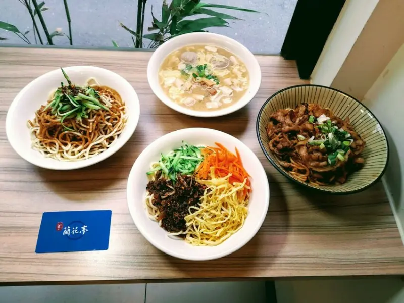 【美食】「蘭花亭麵舖」台北必吃涼麵，捷運古亭站美食推薦、台北涼麵推薦