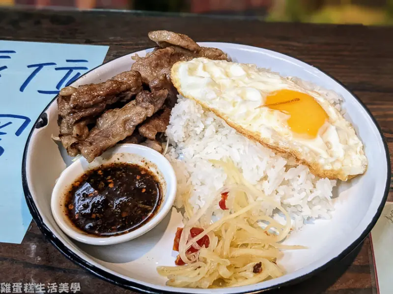 【新竹食記】泰方象泰國路邊攤 - 生意超級好的泰式平價料理，白飯可免費續加