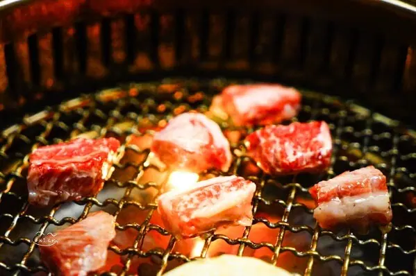 京昌園日本本格燒肉｜正統黑毛和牛 靜岡60年老店 一生一定要吃一次的和牛船！ 台北國父紀念館忠孝敦化餐廳