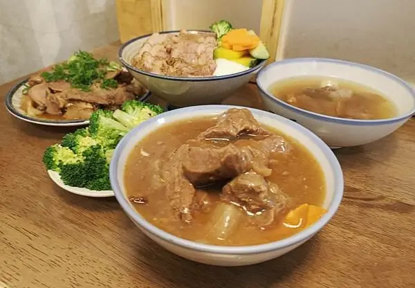 新竹懷舊復古風_硬派主廚的軟嫩料理東門店/滷獲你的胃/主廚熊熊炙燒牛胸/舒肥料理/滷味上市