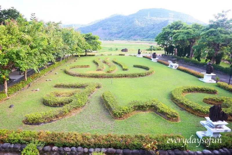 屏東住宿∥四重溪 可以居民宿∣擁抱大自然的寫意，餵食梅花鹿、烤肉區、戲水池、單車暢遊、卡拉ok都能享用，包棟民宿推薦