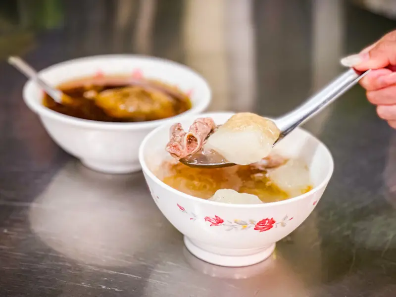 台南市中西區嘉展當歸鴨｜還沒被觀光客攻佔的淨土，放大塊蘿蔔的清甜鴨肉焿