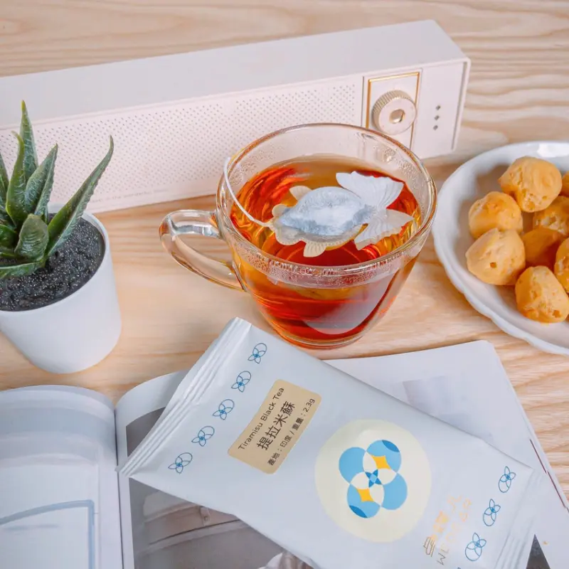 泡在水裡的金魚創意茶包，蛋糕紅茶、麝香葡萄紅茶每種口味都超特別 | 【宅配美食】魚蝶ㄦ