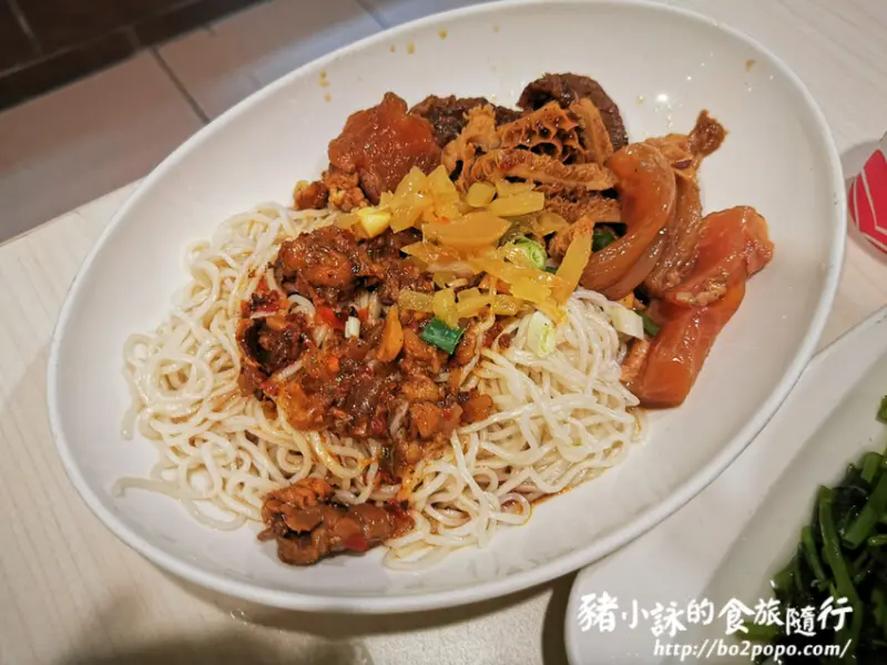 雲林。古坑》田園小館。複合式牛肉麵飯料理專賣