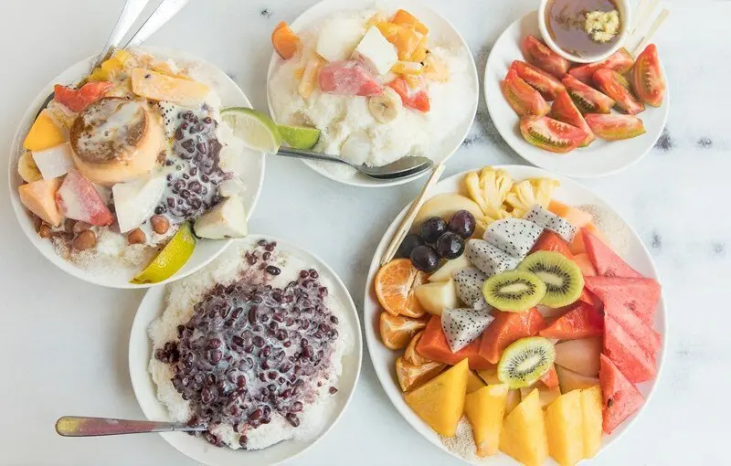 【台南美食】莉莉水果店.台南七十五年水果冰老字號.紅豆牛奶水果冰.甜甜的台南文化