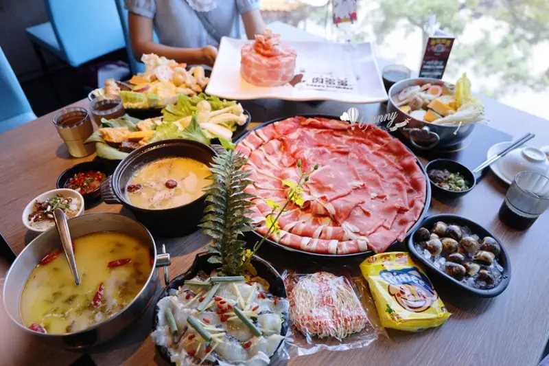 肉多多大變身 網路溫度計好感度，星等及聲量排行蟬聯兩年第一名 石頭火鍋是台灣人的最愛 肉多多連開直營店5