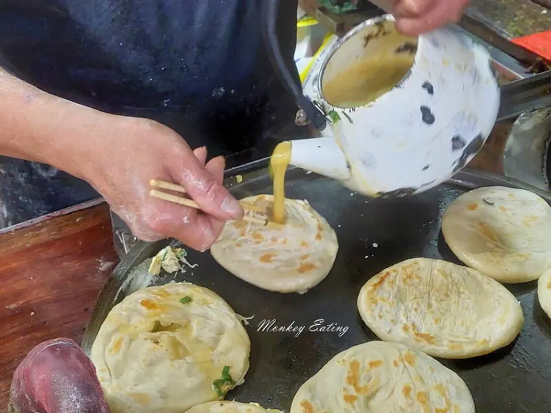 【台中東勢】老祖早餐灌蛋餅│40年老店純手工灌蛋餅，假日排隊人氣早餐，東勢小吃推薦 - 貪吃猴的幻想