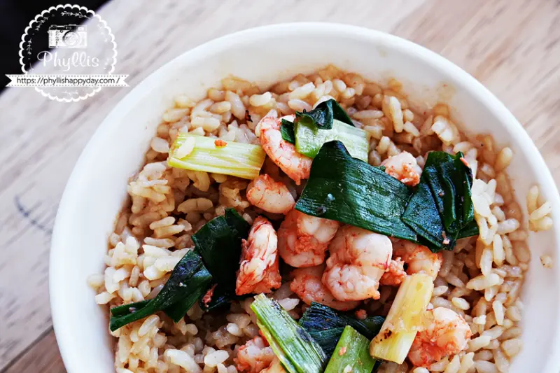 海安路排隊美食『集品蝦仁飯』｜口味銷魂｜價格實惠小菜精緻｜古早味傳統美食｜台南美食 - 相片中的菲莉絲