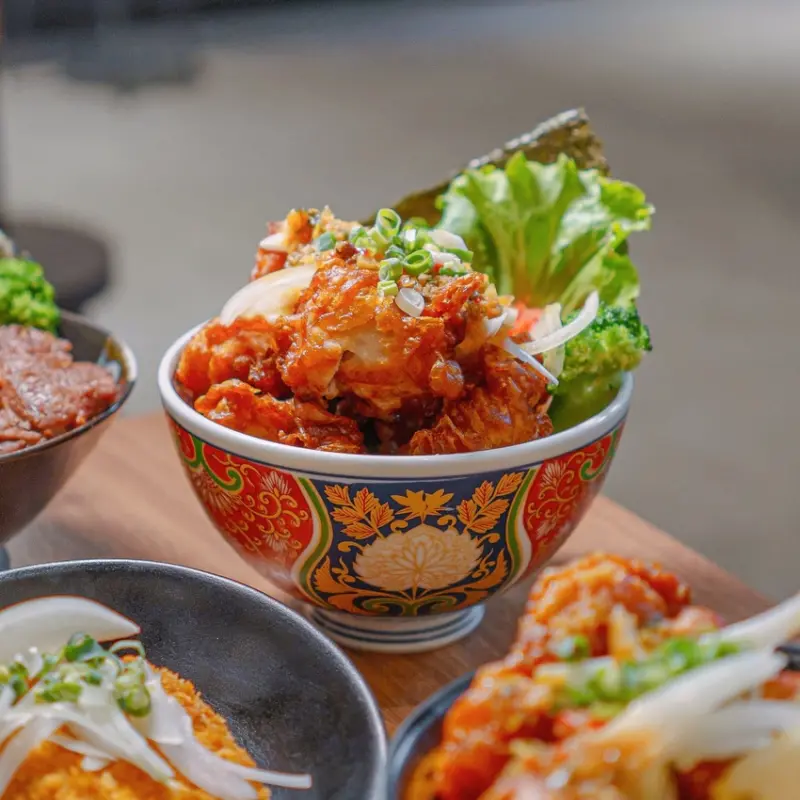 高CP值日式丼飯，店內雞白湯、霜淇淋無限續，從主食、小菜到甜點都好吃的無雷餐館 | 【新北 三重區】牛丁次郎坊X深夜裡的和魂燒肉丼X三重支店