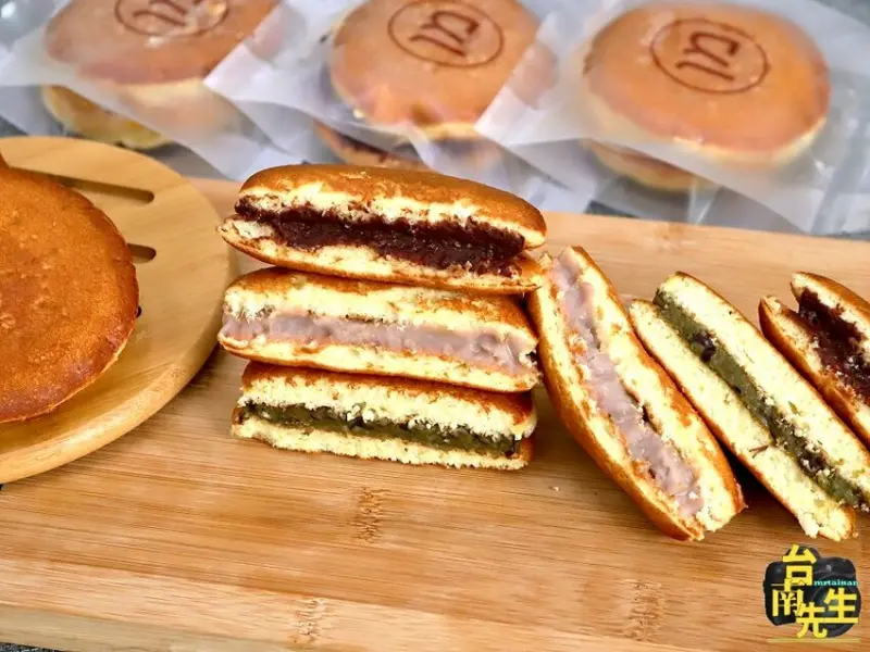 台南銅鑼燒／每日限量晚來買不到／當天備料現做／從行動單車賣到開店面／不含泡打粉、膨鬆劑、防腐劑／減糖製作吃得更健康