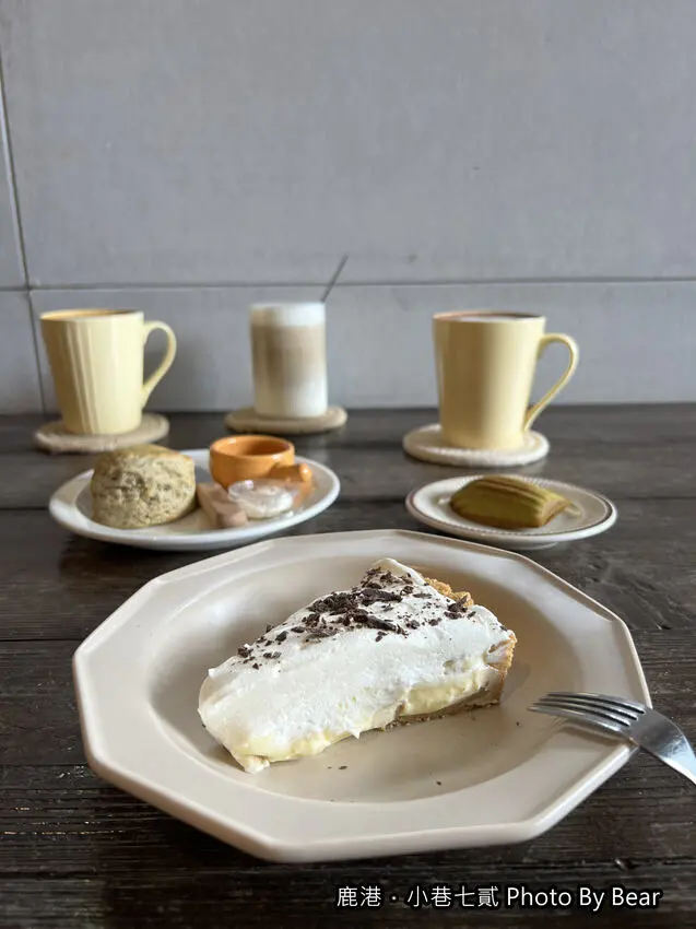 【鹿港】「小巷七貳Alley72．有百年老樹、古井與庭院的老宅咖啡（手沖單品/手作甜點/香蕉奶油派/戚風蛋糕/輕食/宮崎選物店 miyazaki zakka）」 