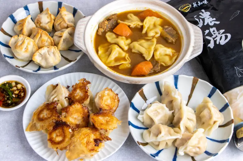 台中北屯，皮Q帶勁滿是飽足感的濃湯水餃，英知味手工水餃，推薦明星鮮蝦水餃、剝皮辣椒鮮肉水餃。 - 微笑Joe幸運