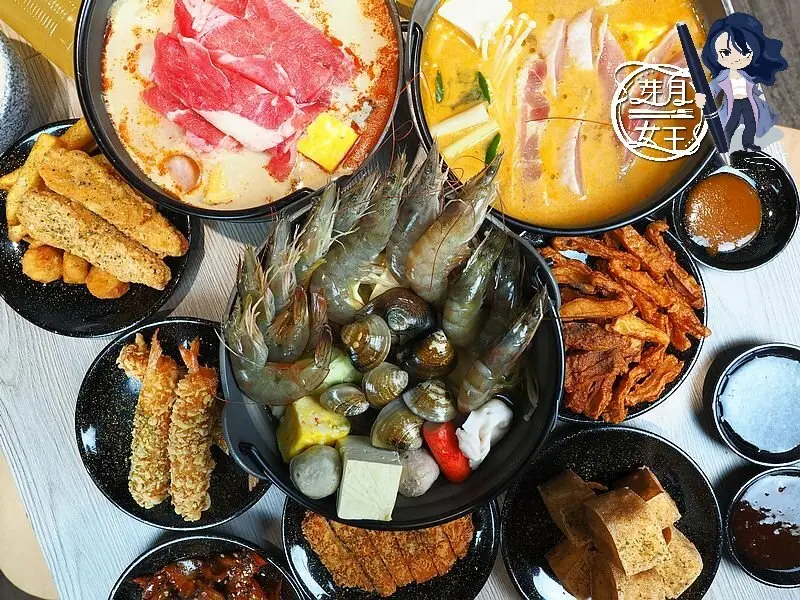 200元就有滿滿的白蝦鍋，蝦子都快要滿出來了，現點現煮，還有超好喝的泰式酸辣鍋！