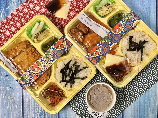 【台北美食￭外送】櫻木食堂 x 來自日本廚師手藝，嚴選台灣在地食材、主餐選擇很多元，咖哩丼飯任君選、日式定食的道地，櫻木食堂很可以║萬華日式定食推薦、西門町日式定食推薦