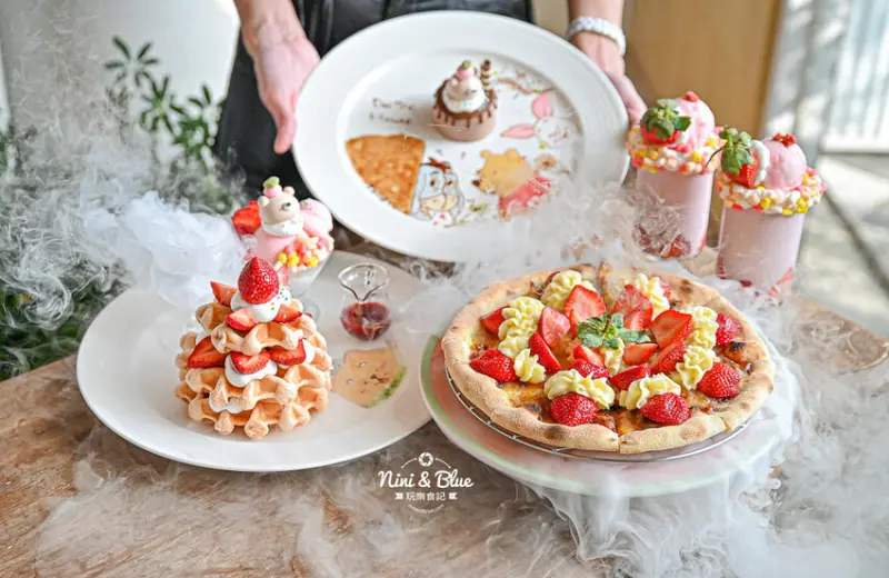 草莓季節限定粉紅色戀曲萌翻天~草莓鬆餅塔、草莓披薩、草莓奶昔-妮妮布魯