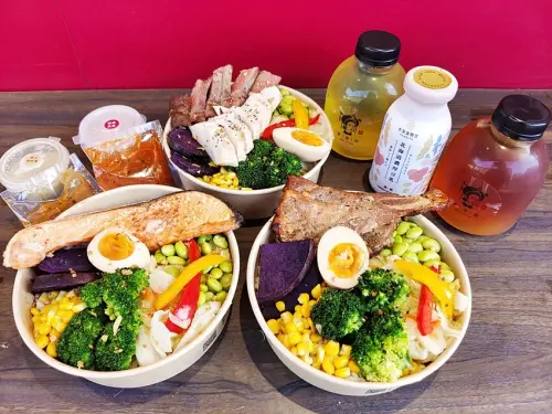 眾愛輕-享食餐盒專賣｜營養師健康低卡餐盒 七種主餐七種配菜 四種風味醬 台中西屯區外帶外送便當推薦 - 小企鵝生活趣