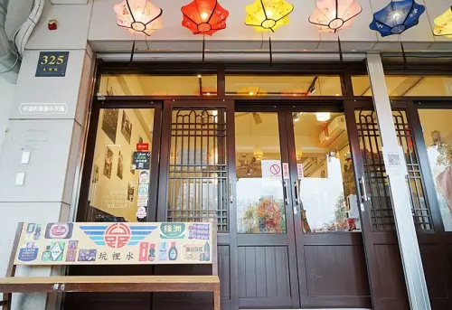 台中少見酸菜白肉、麻辣鴛鴦鍋結合現炒家常菜、北方點心，還有隱藏版土窯雞，菜色多，任君選擇，聊天聚餐好所在！！