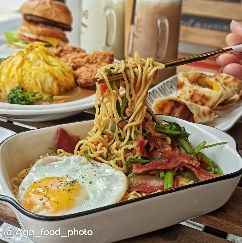 【新北新莊】伴心早餐，新莊早餐新選擇，用心伴你每一天，療癒芋泥乳酪酥皮蛋餅，古早味控肉蛋餅，豐富爽口炒泡麵