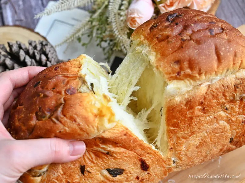 94香｜現烤就是香！人氣麵包店一出爐就人潮不斷，堅持好食材製作，不只麵包類，吐司更讓人心動