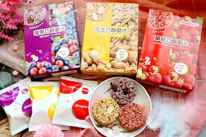 【全聯美食】Kenji健司巧酥脆片-草莓/花生/莓果隨你挑,少女系下午茶點心,繽紛好拍又好吃!