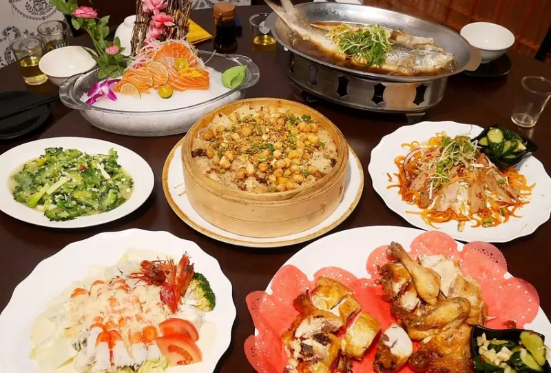 台中大里快炒店，環境乾淨餐點不油膩，超多隱藏料理現場點，適合團體聚餐-美食家海鮮碳烤