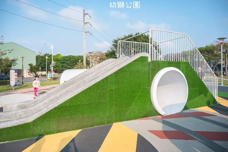｜特色公園｜幼獅公園，隱藏在幼獅工業區裡的工業風公園，除了水泥管、攀岩和溜滑梯還有交通錐？ - Hallo！Im 婷兒