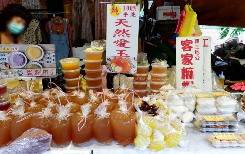 客家麻糬 純天然愛玉。水湳市場四十年銅板價古早味甜點，三合一麻糬、手洗愛玉、粉粿、嫩仙草等消暑涼品通通有 - 🍎 蘋果話日常🍎