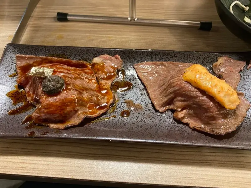 【台北萬華區-涮樂和牛鍋物　食べ放題(西門店)】經典招牌炙燒松露和牛握壽司吃到飽，光吃這個就值回票價了