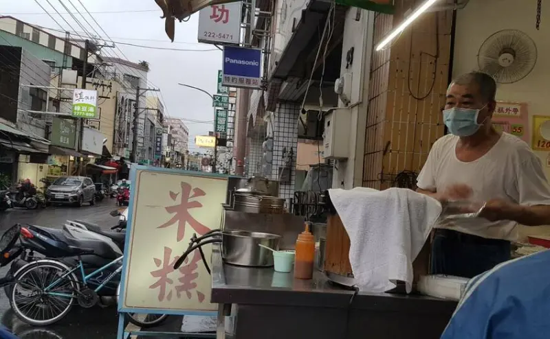 開店不到兩小時秒殺的無名米糕-嘉義國華街美食小吃