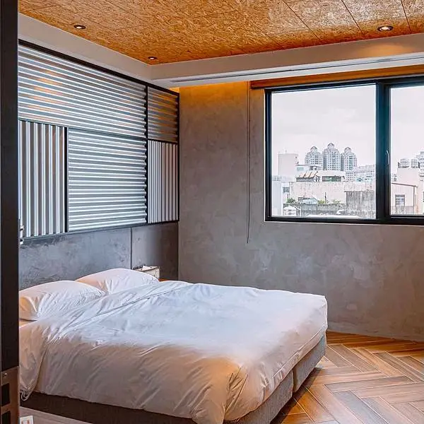 設計爆棚的工業風質感旅店，房間藏有台灣特色藍白拖、阿嬤茄芷袋 | 【台南 中西區】Oinn Hotel&Hostel-台南巷弄潮旅Poshtel