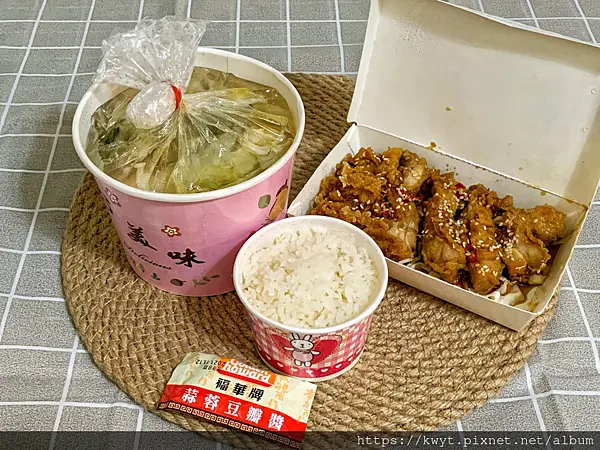 【台南新市區外帶優惠】鼎皇一鍋一燒新市店。一鍋一燒只要150元！豬肉火鍋搭配超~大份量風味雞腿排，吃一份超~滿足