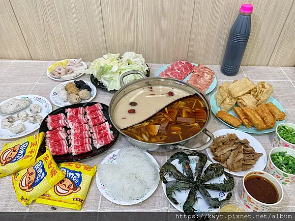 【高雄左營火鍋推薦】華寧麻辣鍋。海陸買一送一！防疫六人套餐只要1699！分享送超大顆蛤蜊，高雄外帶優惠！附華寧麻辣鍋菜單