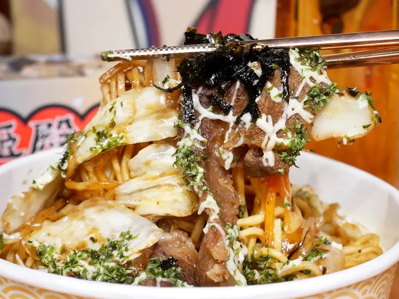 台中鳥居店面再+1，漢口路這家日式美食，一次能吃到關東煮、唐揚雞、烏龍麵